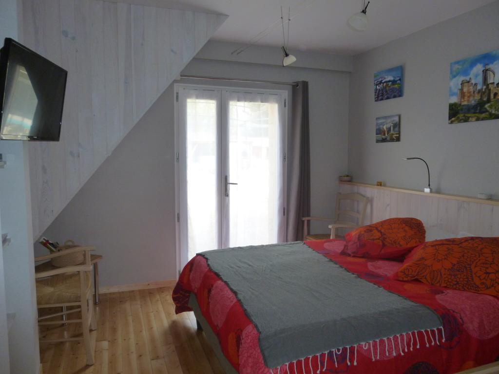 Ferienwohnung Aux Blanches Pierres Fumel Exterior foto