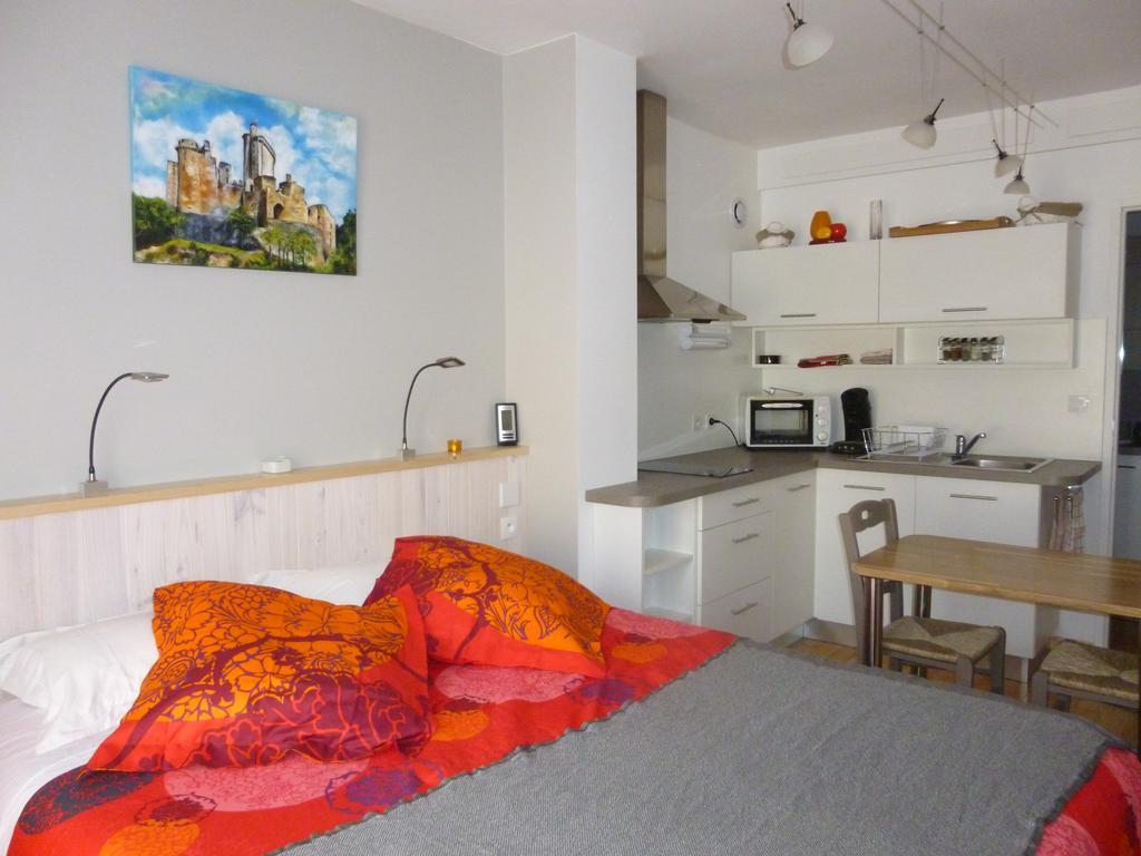 Ferienwohnung Aux Blanches Pierres Fumel Exterior foto